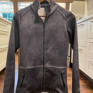 PRISMSPORT FITTED (stretchy material) sport blazer. Fitted with zip pockets.